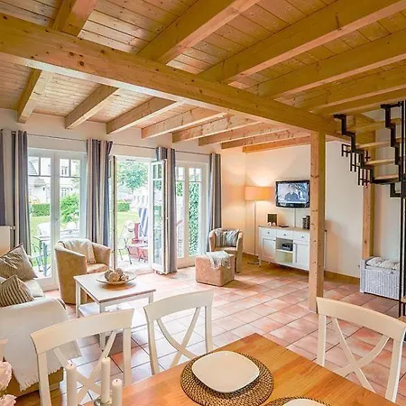Seepferdchen, 13a, Haus Darss 13a بيت للعطل *